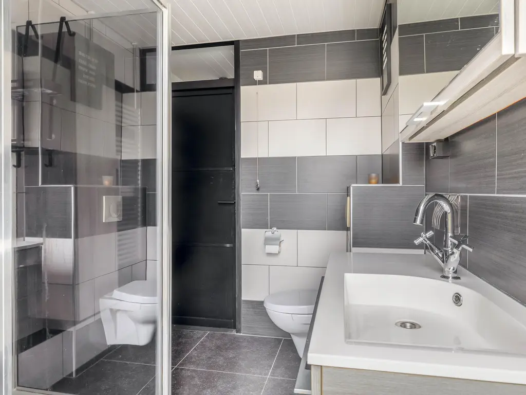 Sluisweg 11, ZWARTEWAAL