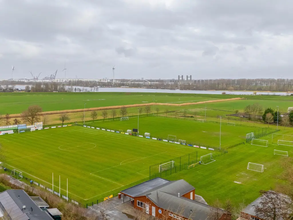 Sluisweg 11, ZWARTEWAAL