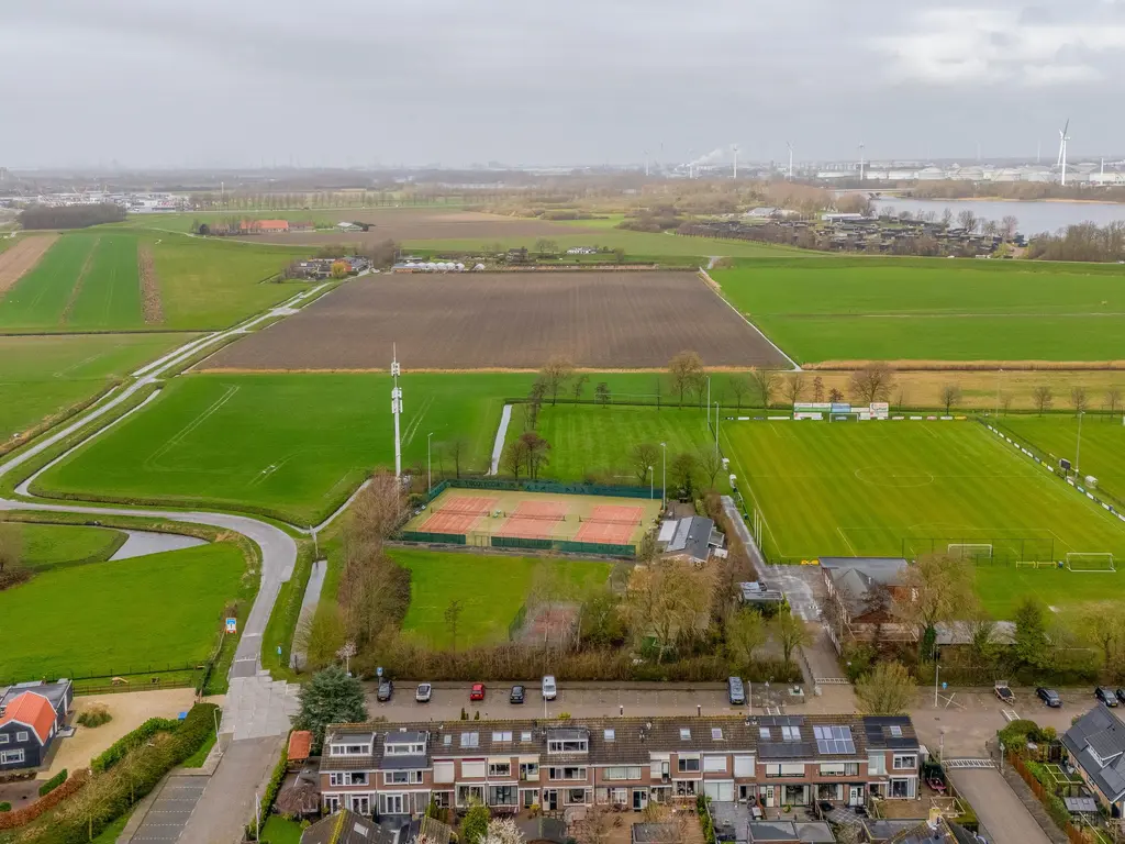 Sluisweg 11, ZWARTEWAAL