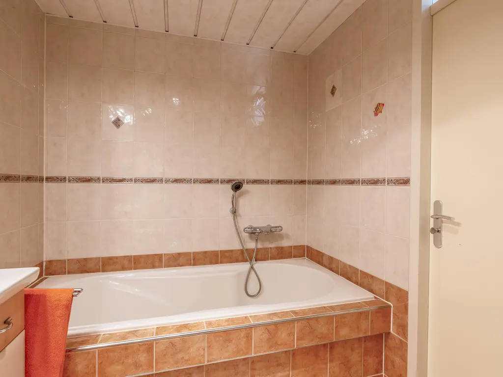 Aphrodite 2, HELLEVOETSLUIS