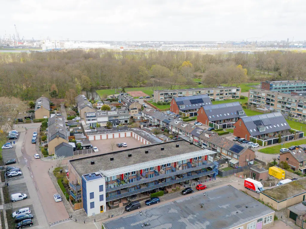 Jan van Scorelstraat 37, SPIJKENISSE