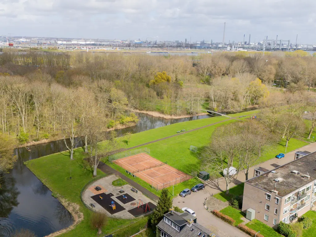 Jan van Scorelstraat 37, SPIJKENISSE