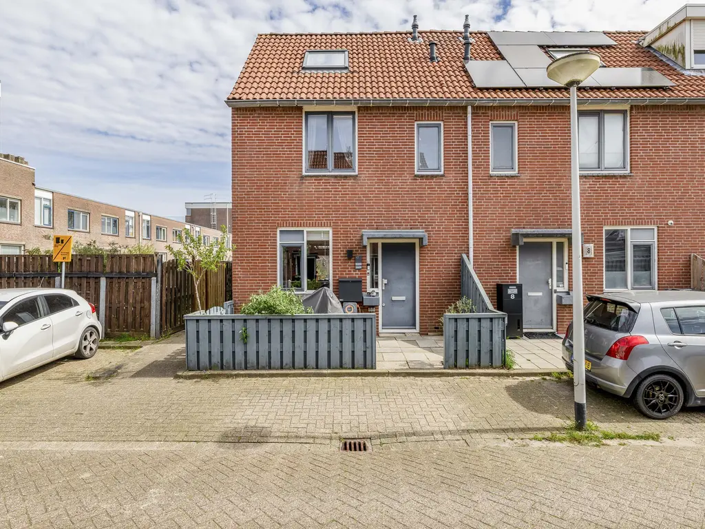 Maagd 10, HELLEVOETSLUIS