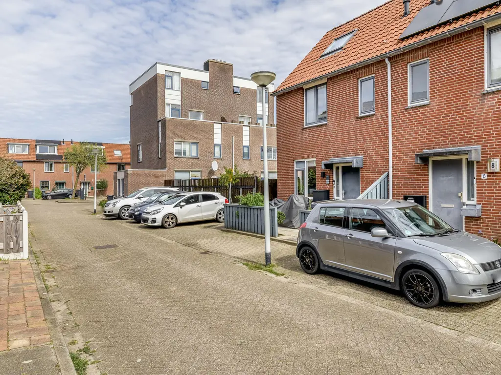 Maagd 10, HELLEVOETSLUIS