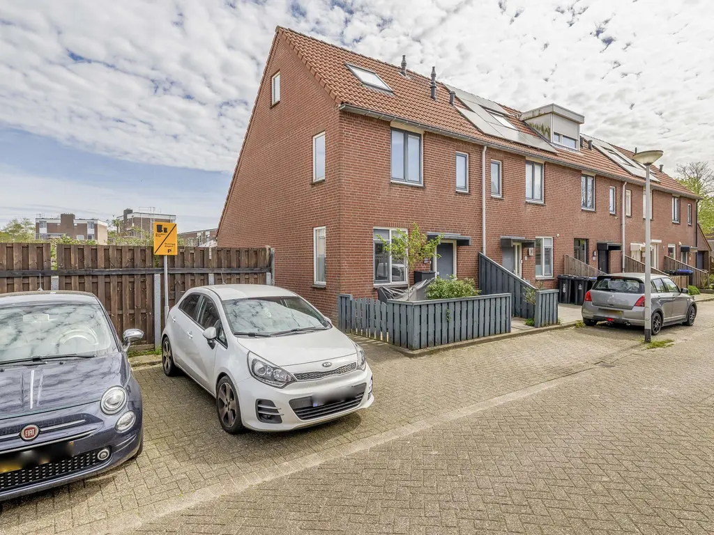 Maagd 10, HELLEVOETSLUIS