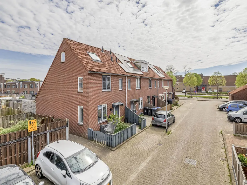 Maagd 10, HELLEVOETSLUIS