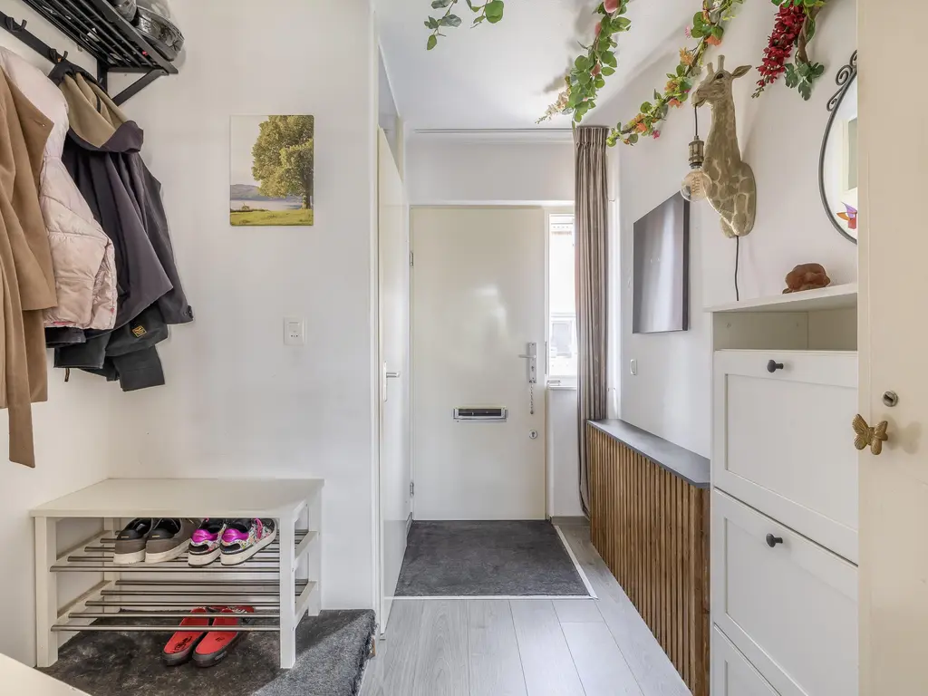 Maagd 10, HELLEVOETSLUIS