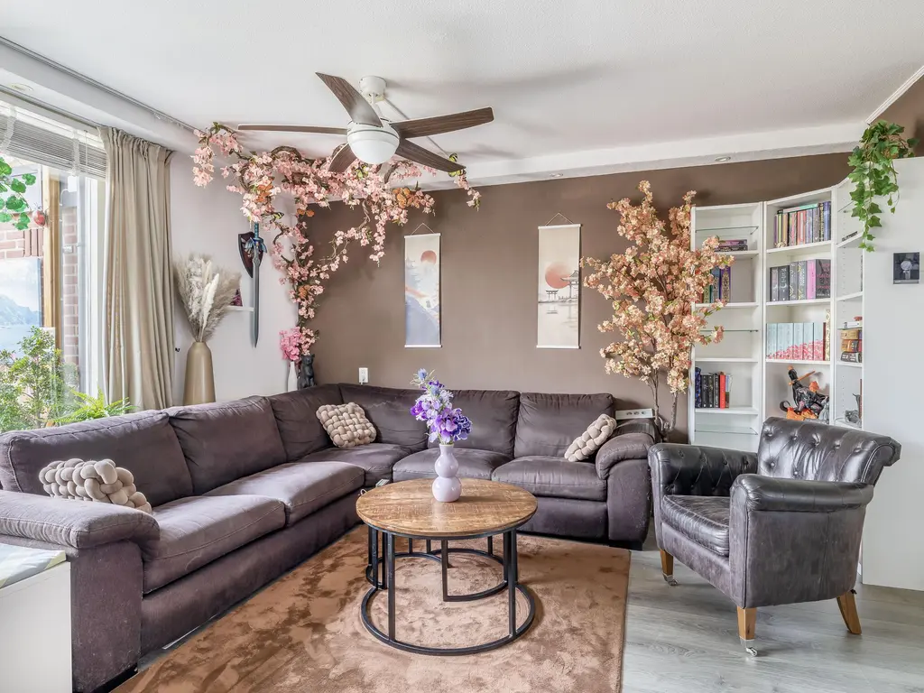 Maagd 10, HELLEVOETSLUIS