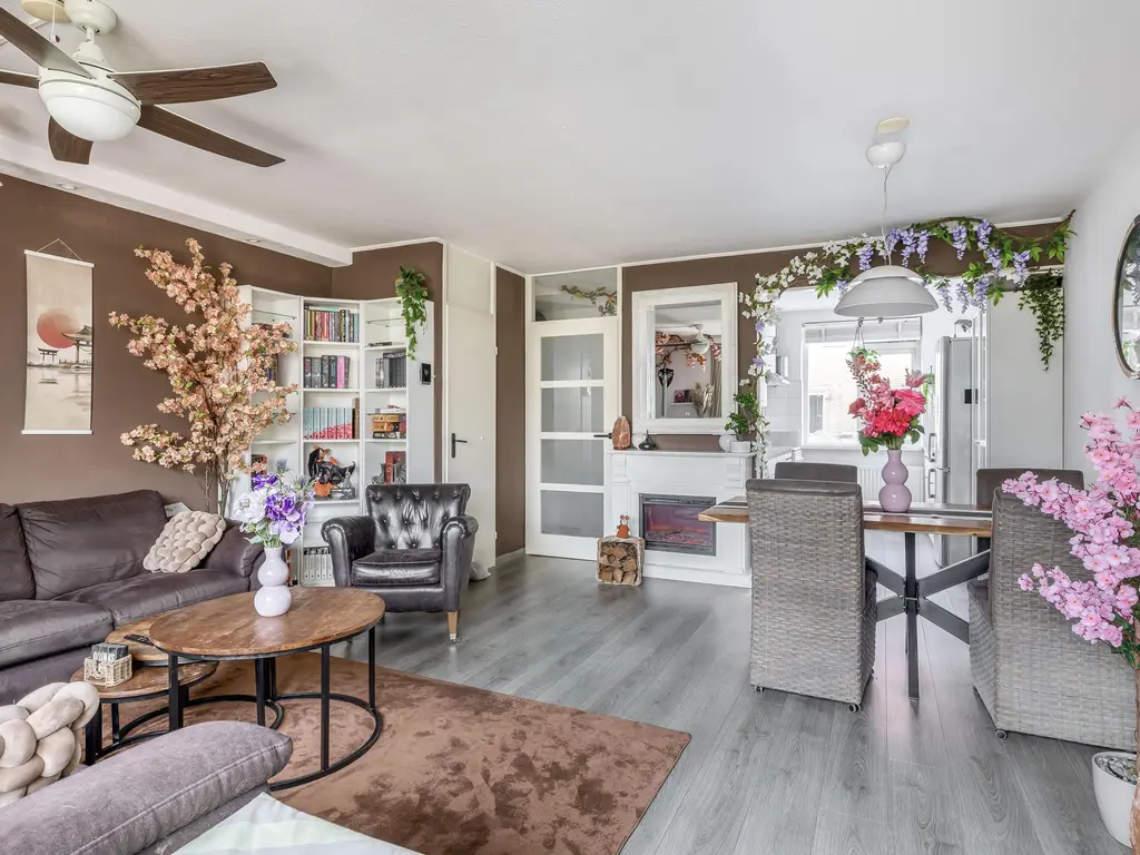 Maagd 10, HELLEVOETSLUIS