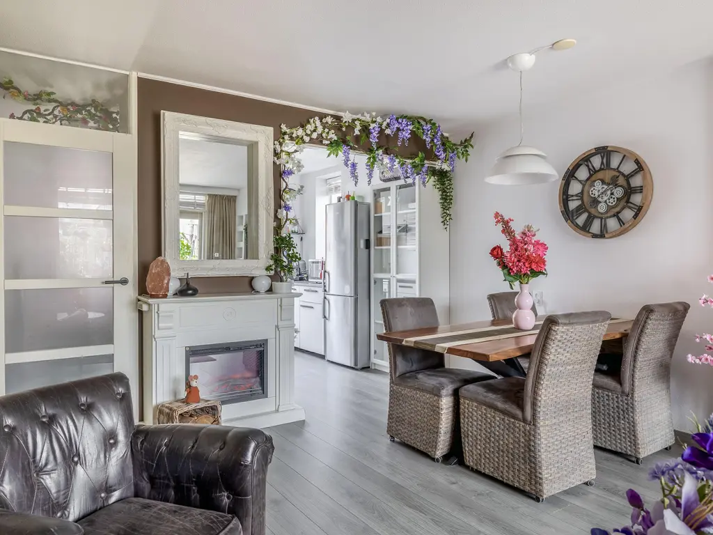 Maagd 10, HELLEVOETSLUIS