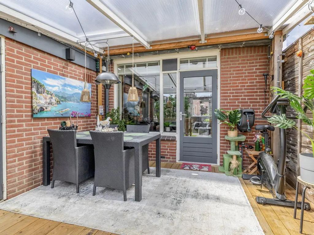 Maagd 10, HELLEVOETSLUIS