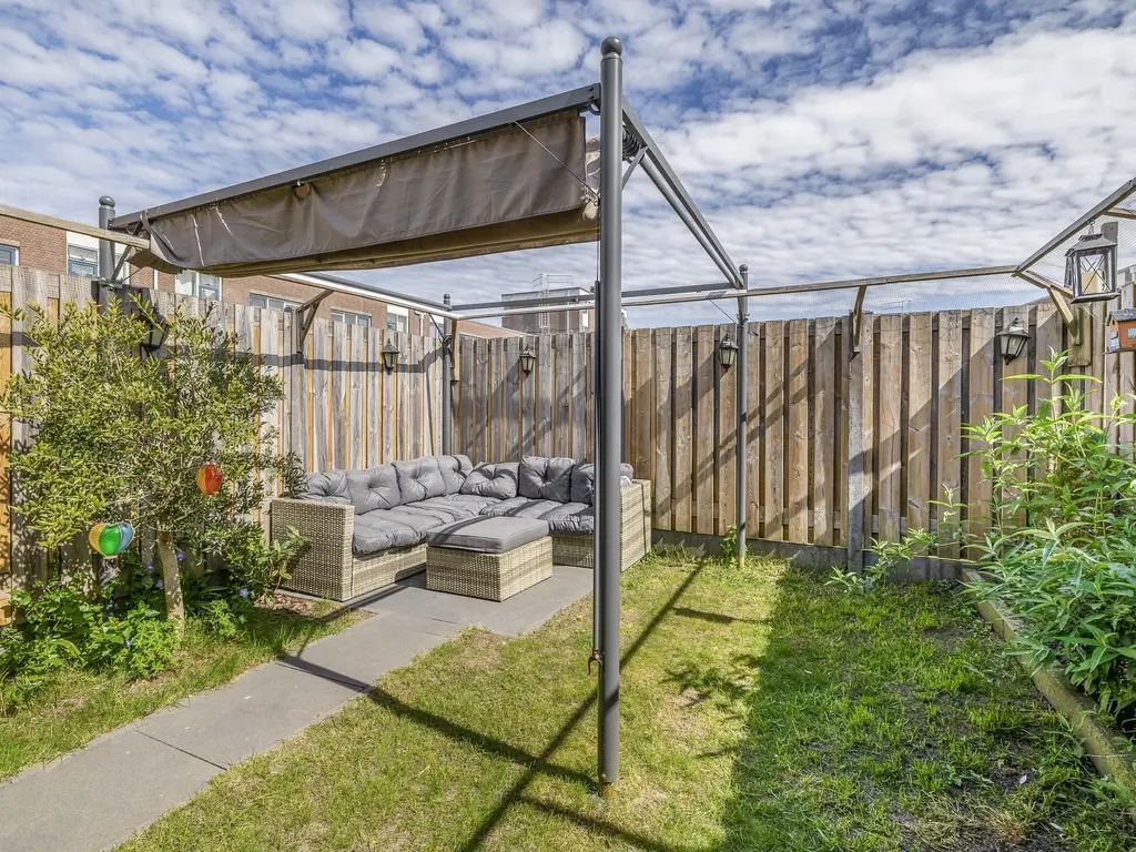 Maagd 10, HELLEVOETSLUIS