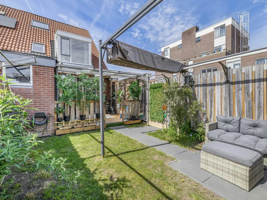 Maagd 10, HELLEVOETSLUIS