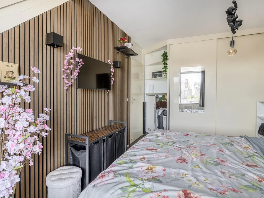 Maagd 10, HELLEVOETSLUIS