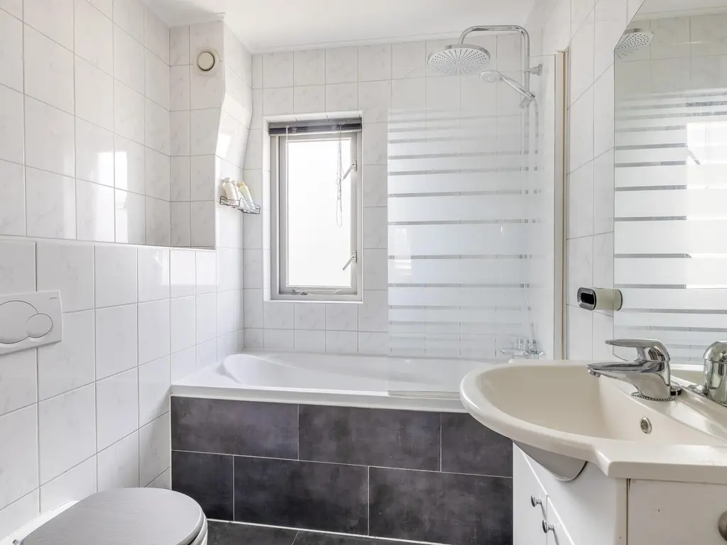 Maagd 10, HELLEVOETSLUIS