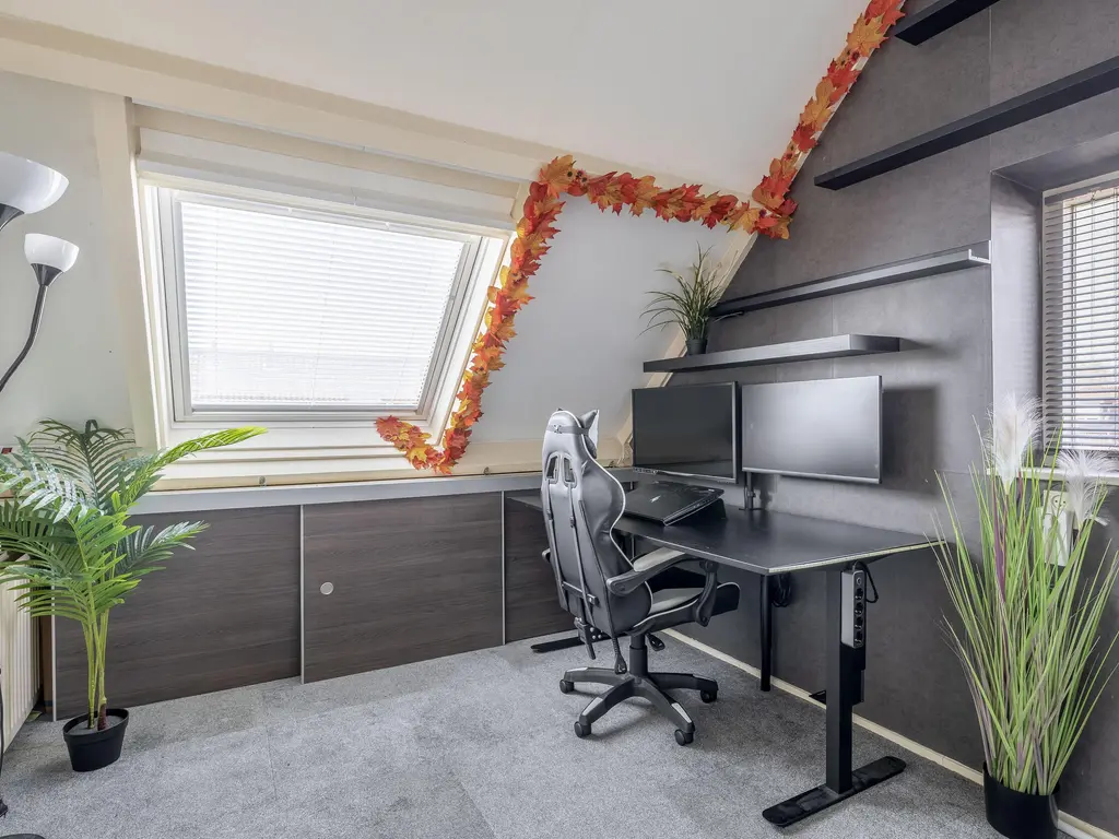 Maagd 10, HELLEVOETSLUIS