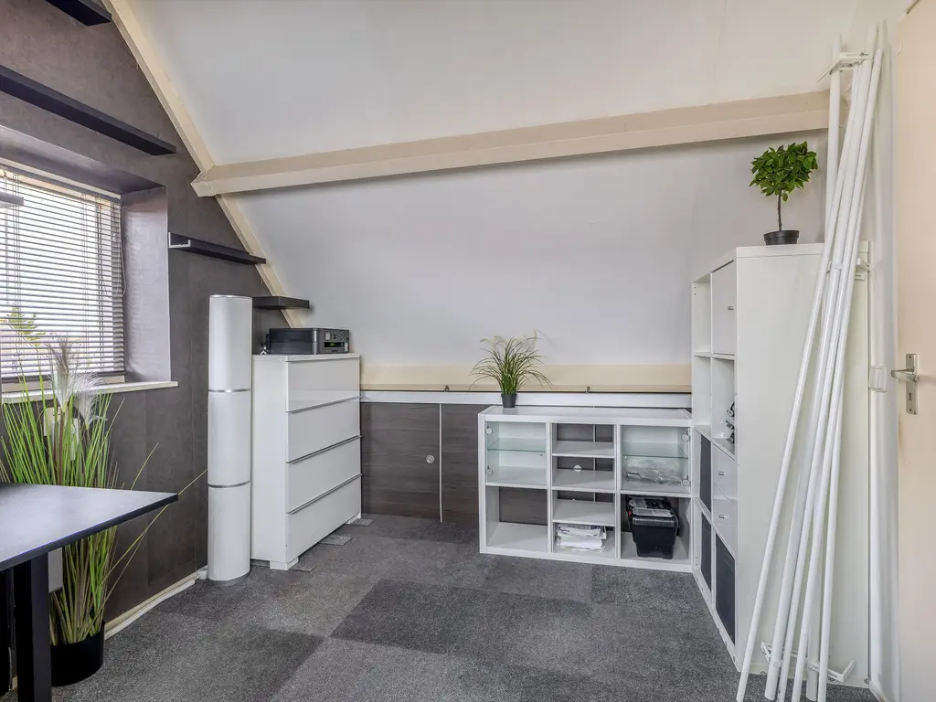 Maagd 10, HELLEVOETSLUIS