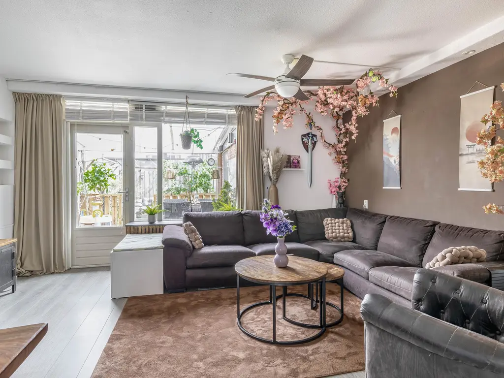 Maagd 10, HELLEVOETSLUIS