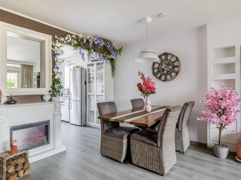 Maagd 10, HELLEVOETSLUIS