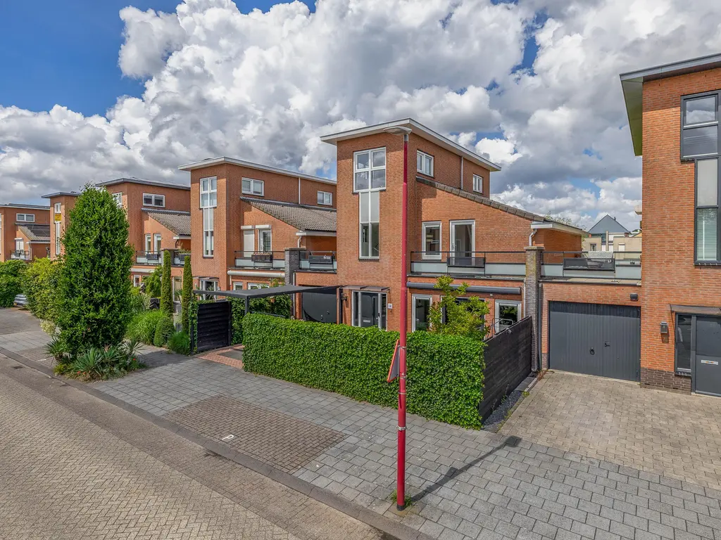 Bachlaan 14, OUD-BEIJERLAND