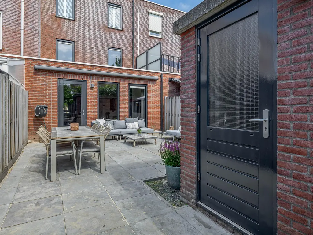 Moeder Teresalaan 29, HELLEVOETSLUIS