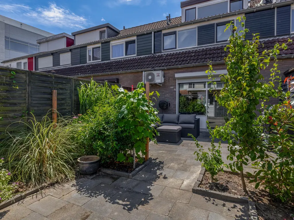 Mackaystraat 8, SPIJKENISSE