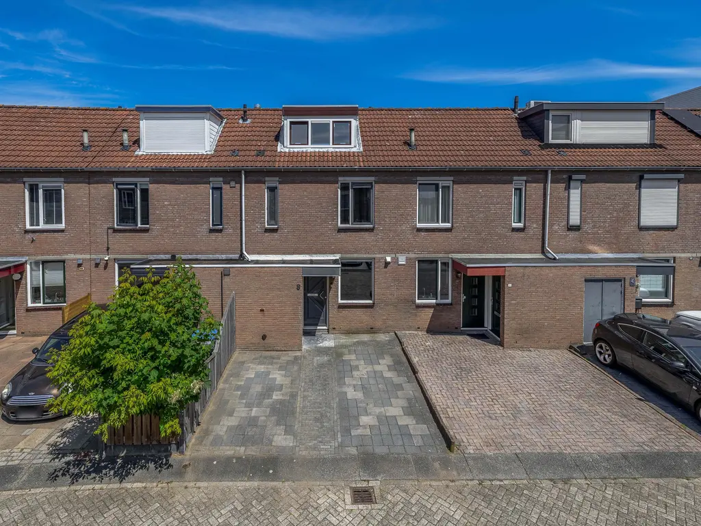 Mackaystraat 8, SPIJKENISSE