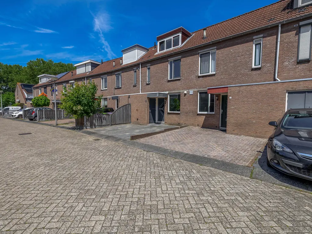 Mackaystraat 8, SPIJKENISSE
