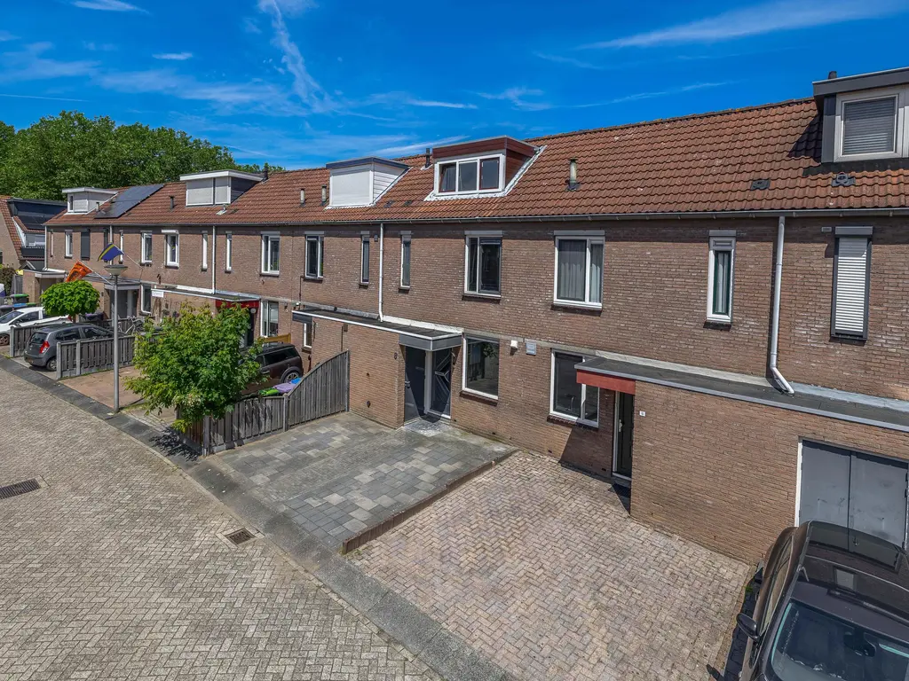 Mackaystraat 8, SPIJKENISSE