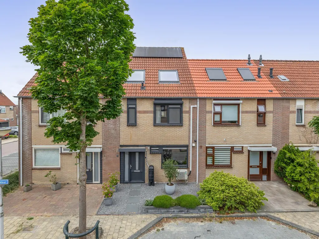 Troubadour 3, OOSTVOORNE