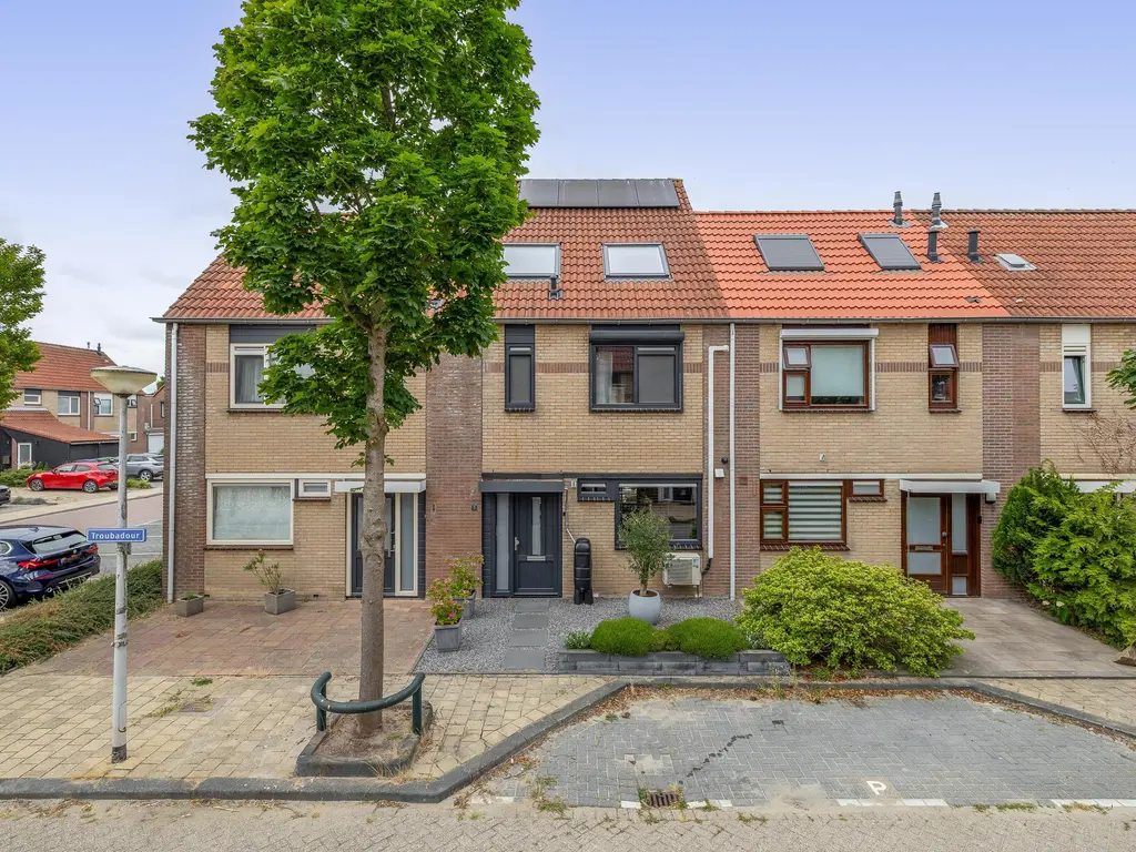 Troubadour 3, OOSTVOORNE