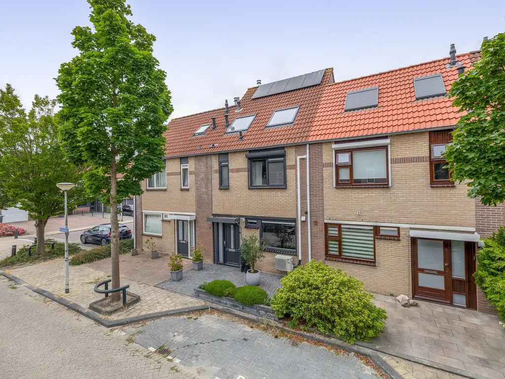Troubadour 3, OOSTVOORNE