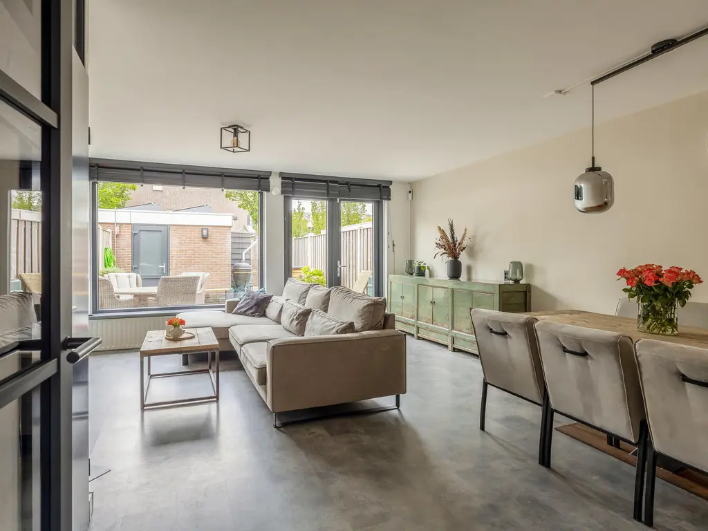 Troubadour 3, OOSTVOORNE