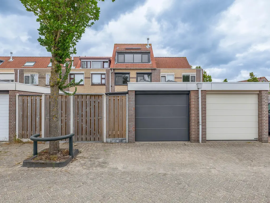 Troubadour 3, OOSTVOORNE