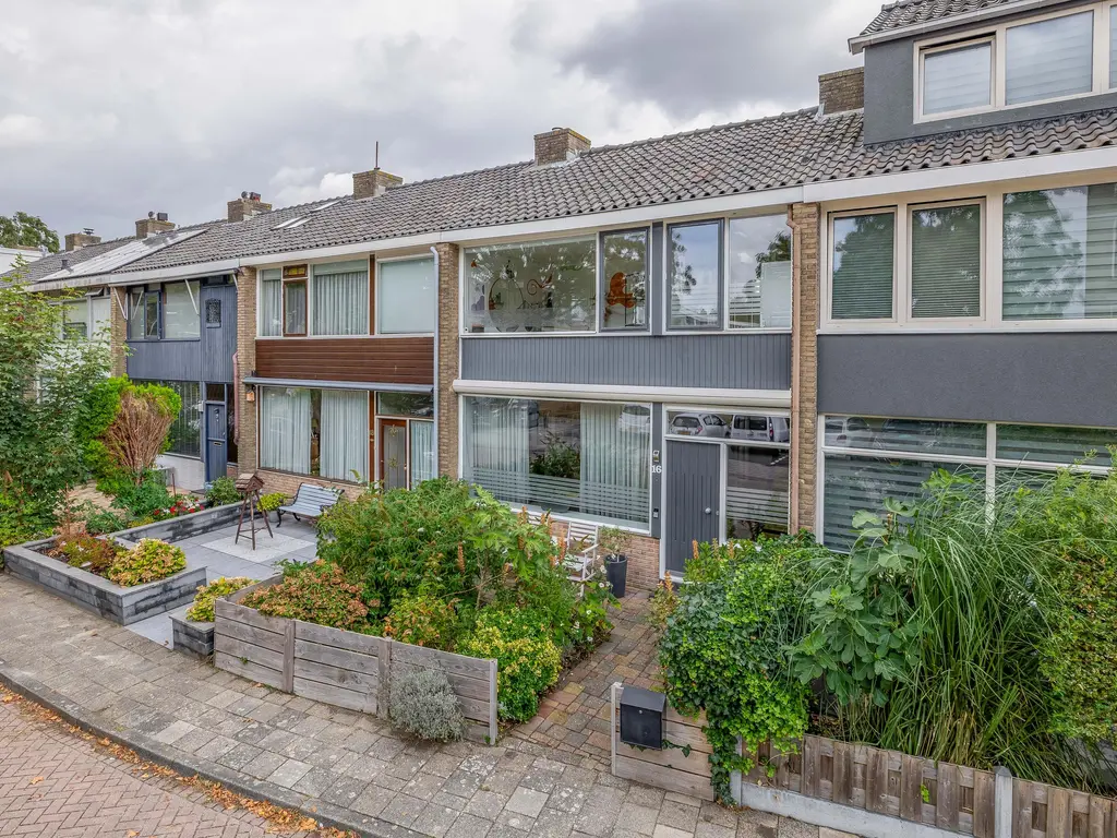 Paulus Potterstraat 16, SPIJKENISSE