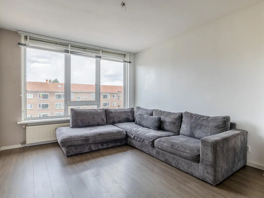 Dorpsweg 102C, Rotterdam