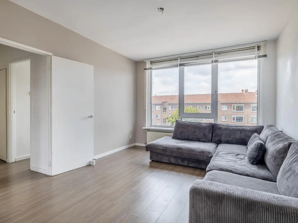 Dorpsweg 102C, Rotterdam