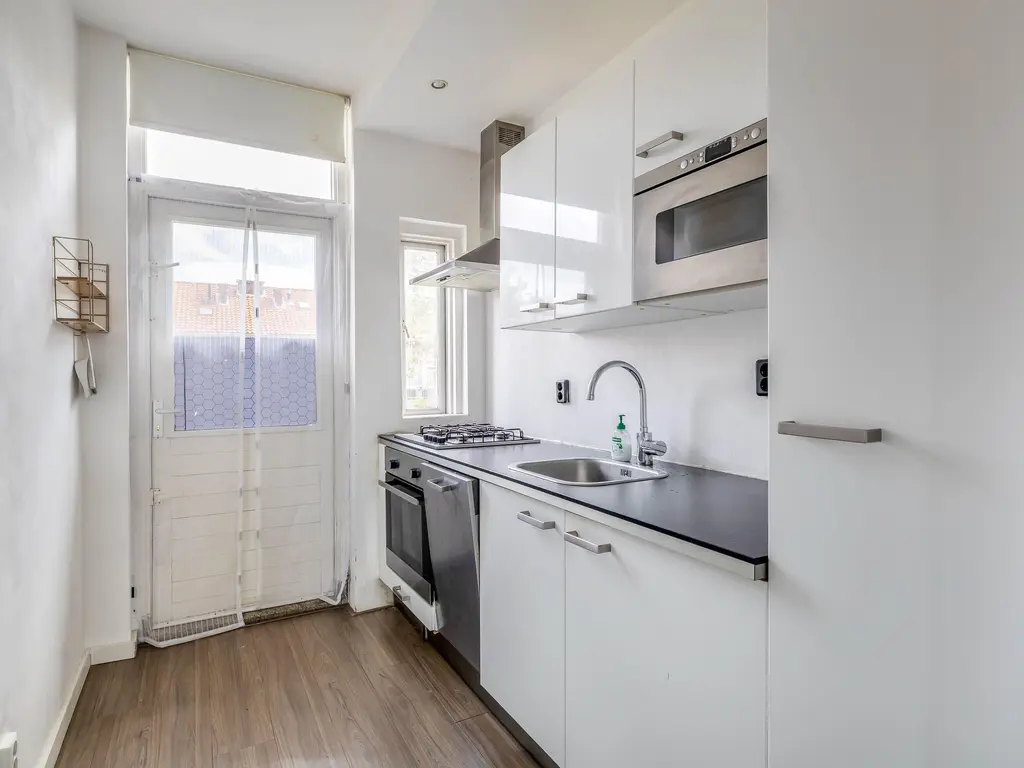 Dorpsweg 102C, Rotterdam