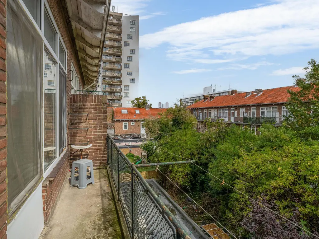 Dorpsweg 102C, Rotterdam