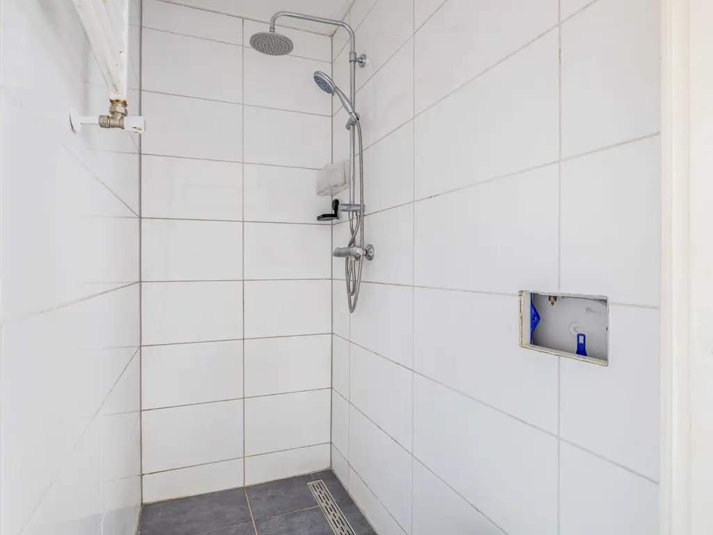 Dorpsweg 102C, Rotterdam