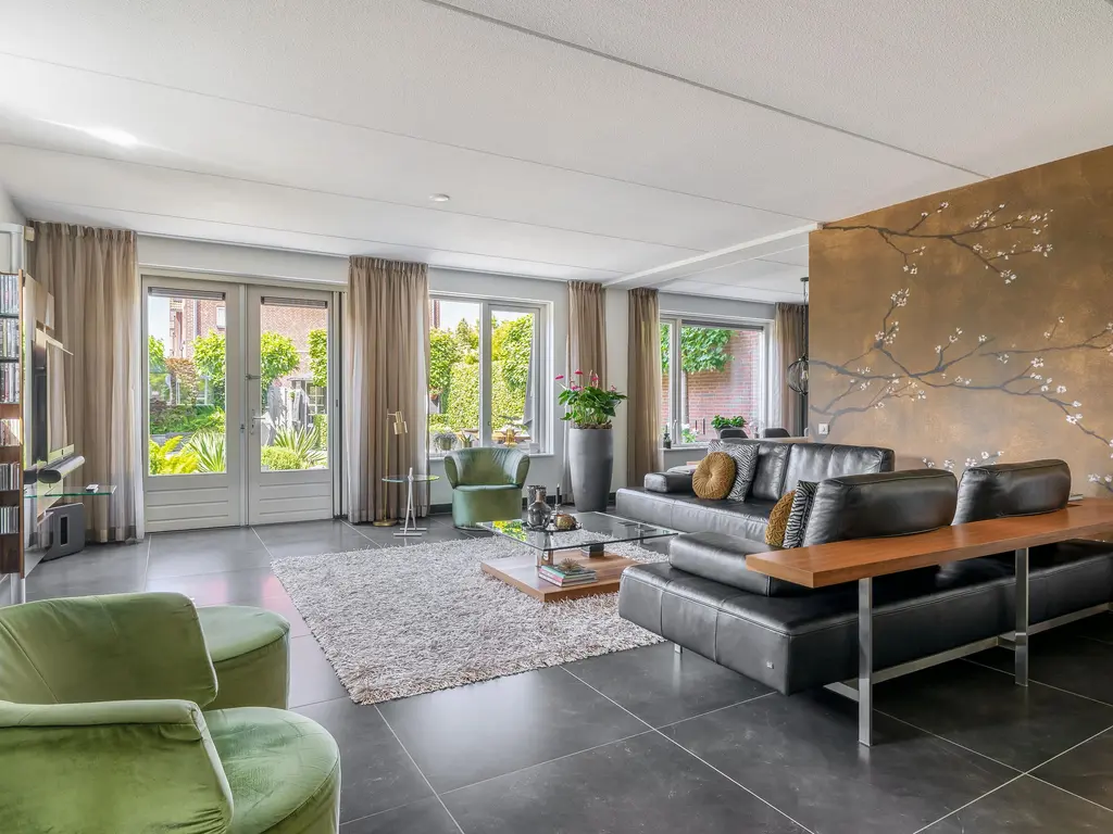 Regenboog 82, RHOON