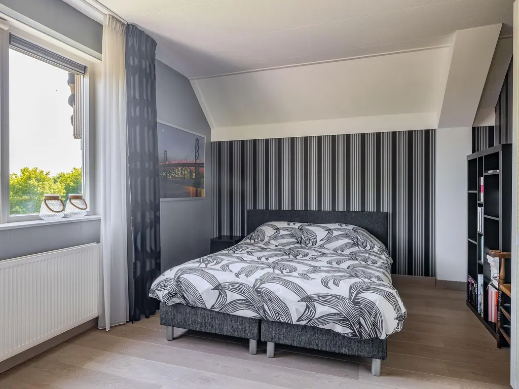 Regenboog 82, RHOON