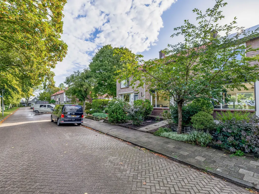 van der Doeslaan 17, MAASDAM