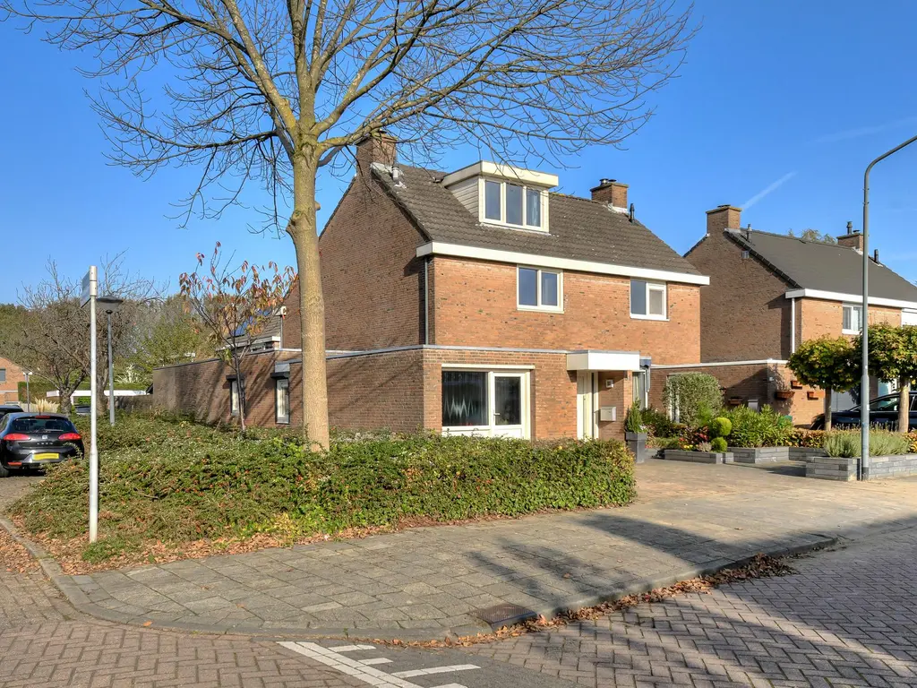 Mezenlaan 51, OOSTERHOUT