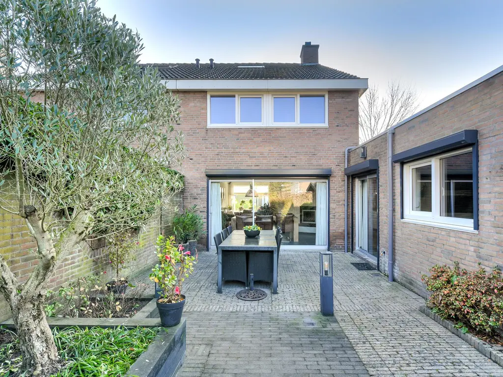 Mezenlaan 51, OOSTERHOUT