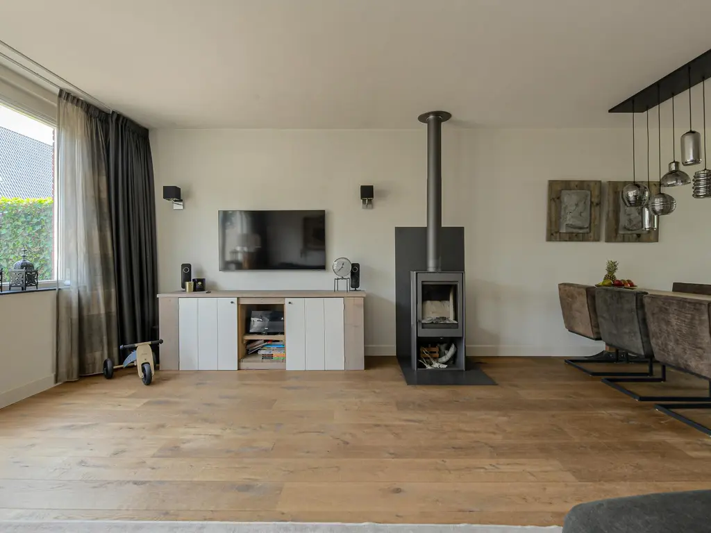 Turfsteker 12, TERHEIJDEN