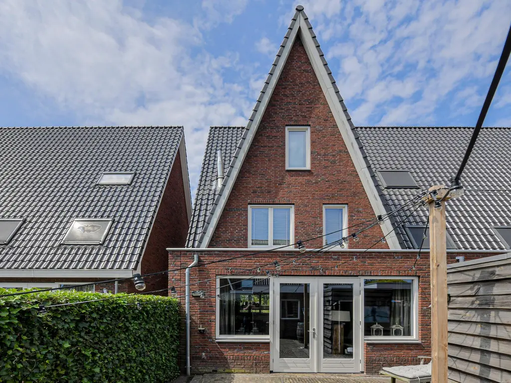 Turfsteker 12, TERHEIJDEN