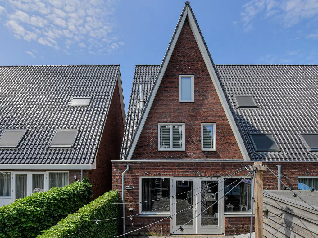 Turfsteker 12, TERHEIJDEN