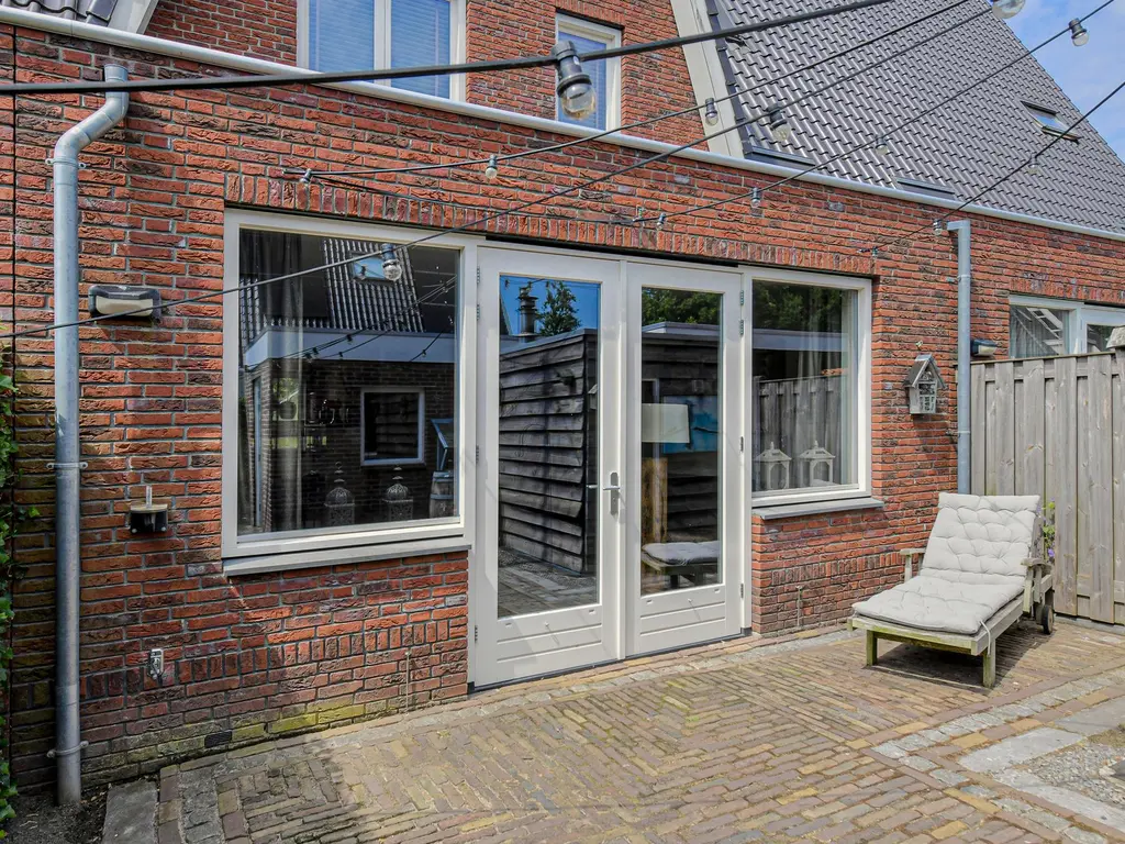 Turfsteker 12, TERHEIJDEN