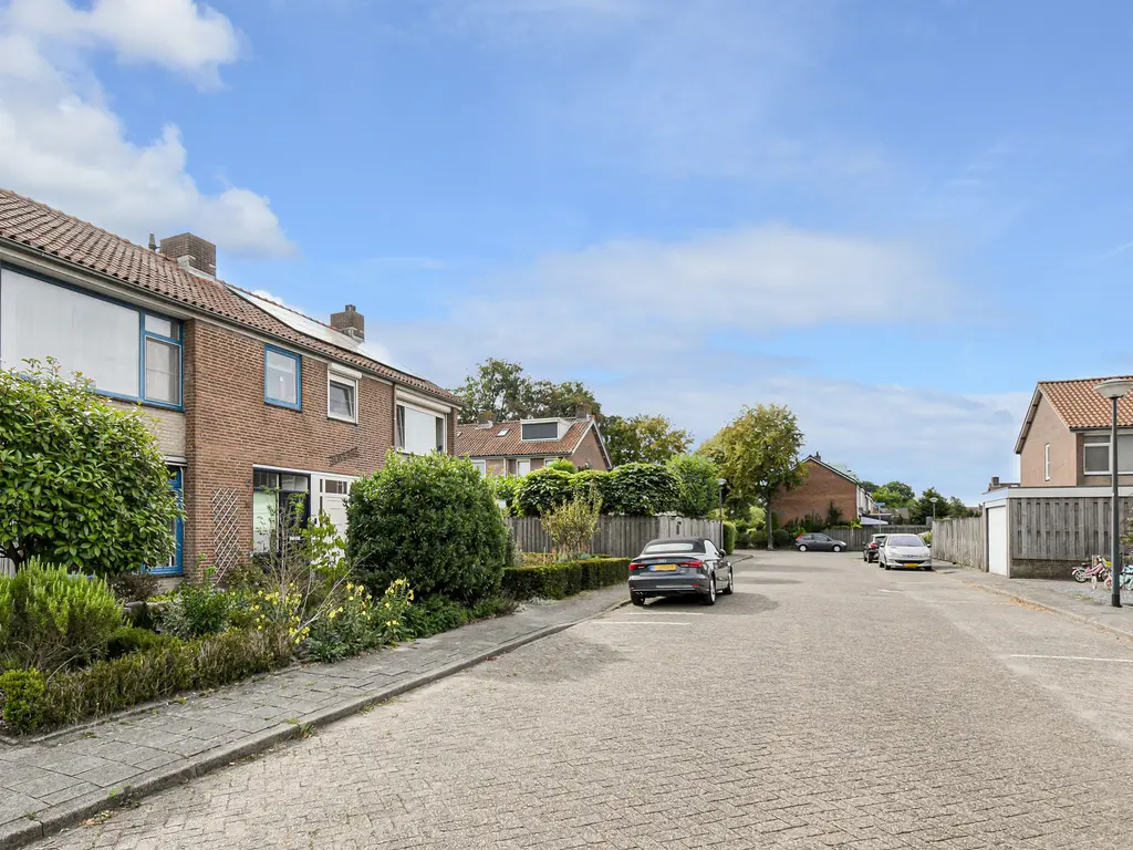Cederstraat 13, DORST